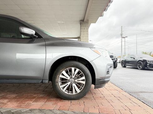 Used 2020 Nissan Pathfinder SV image 15