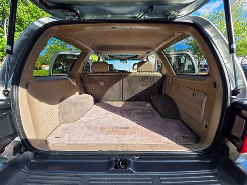Used 2002 Toyota 4Runner SR5 AWD/4WD image 30