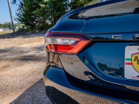 Used 2021 Toyota Camry LE FWD image 10