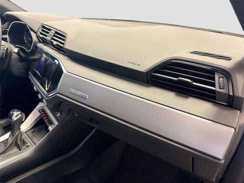 Certified 2024 Audi Q3 2.0T Premium image 30