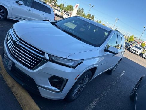 Used 2023 Chevrolet Traverse Premier AWD/4WD image 7