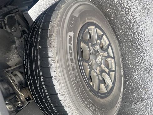 Used 2022 Toyota Tacoma SR5 RWD image 10