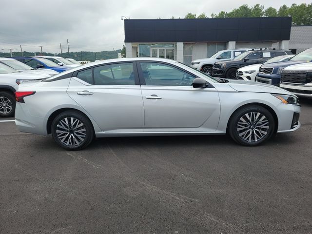 Used 2025 Nissan Altima 2.5 SV FWD image 4
