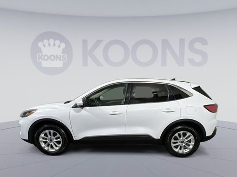 Used 2020 Ford Escape SE image 2