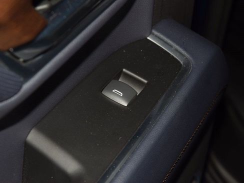 Used 2022 Chevrolet Silverado 1500 High Country w/ High Country Premium Package image 44