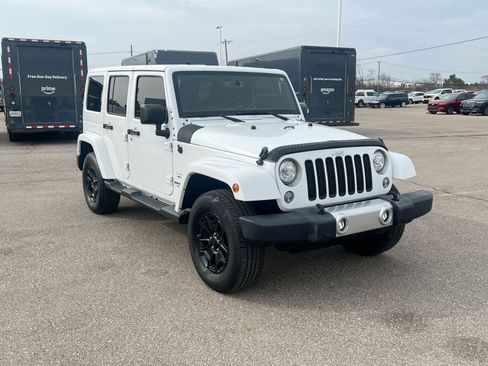 Used 2017 Jeep Wrangler Unlimited Sahara w/ Connectivity Group image 2