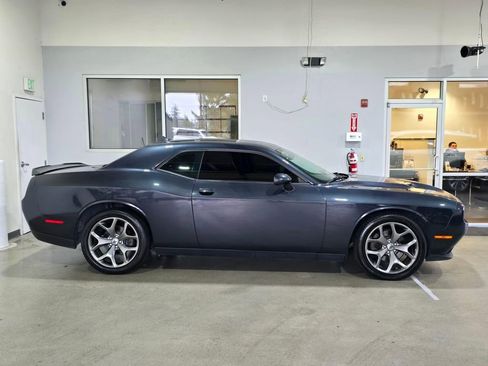 Used 2017 Dodge Challenger SXT Plus image 4