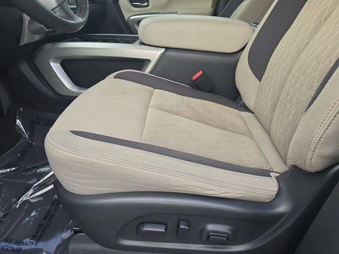 Used 2021 Nissan Titan SV w/ SV Convenience Package image 31