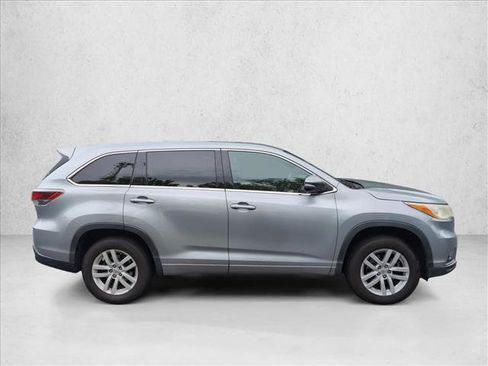 Used 2014 Toyota Highlander LE FWD image 4