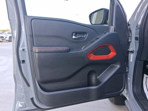 Certified 2025 Nissan Frontier PRO-4X image 12