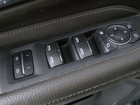 Used 2023 GMC Yukon Denali AWD/4WD image 12