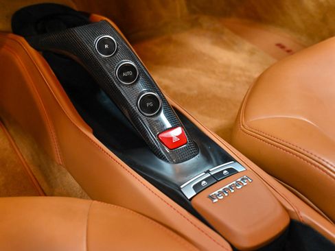 Used 2018 Ferrari 488 GTB RWD image 30