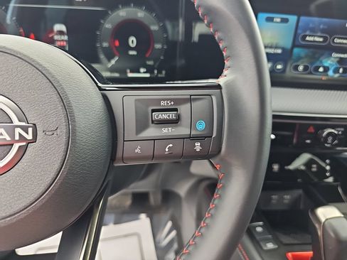 Used 2025 Nissan Kicks SR FWD image 18
