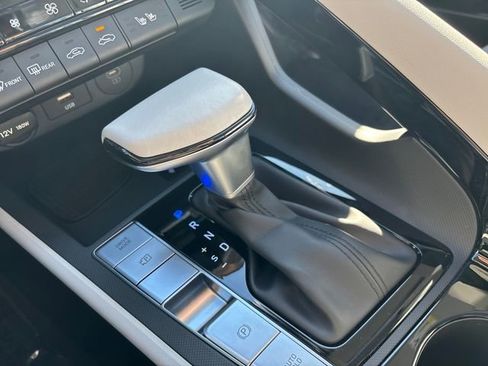Certified 2025 Hyundai Elantra Limited image 23