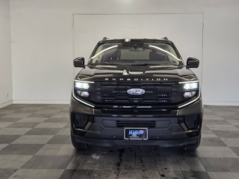 Certified 2025 Ford Expedition Active image 3