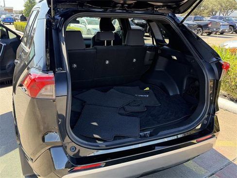 Certified 2023 Toyota RAV4 SE image 22