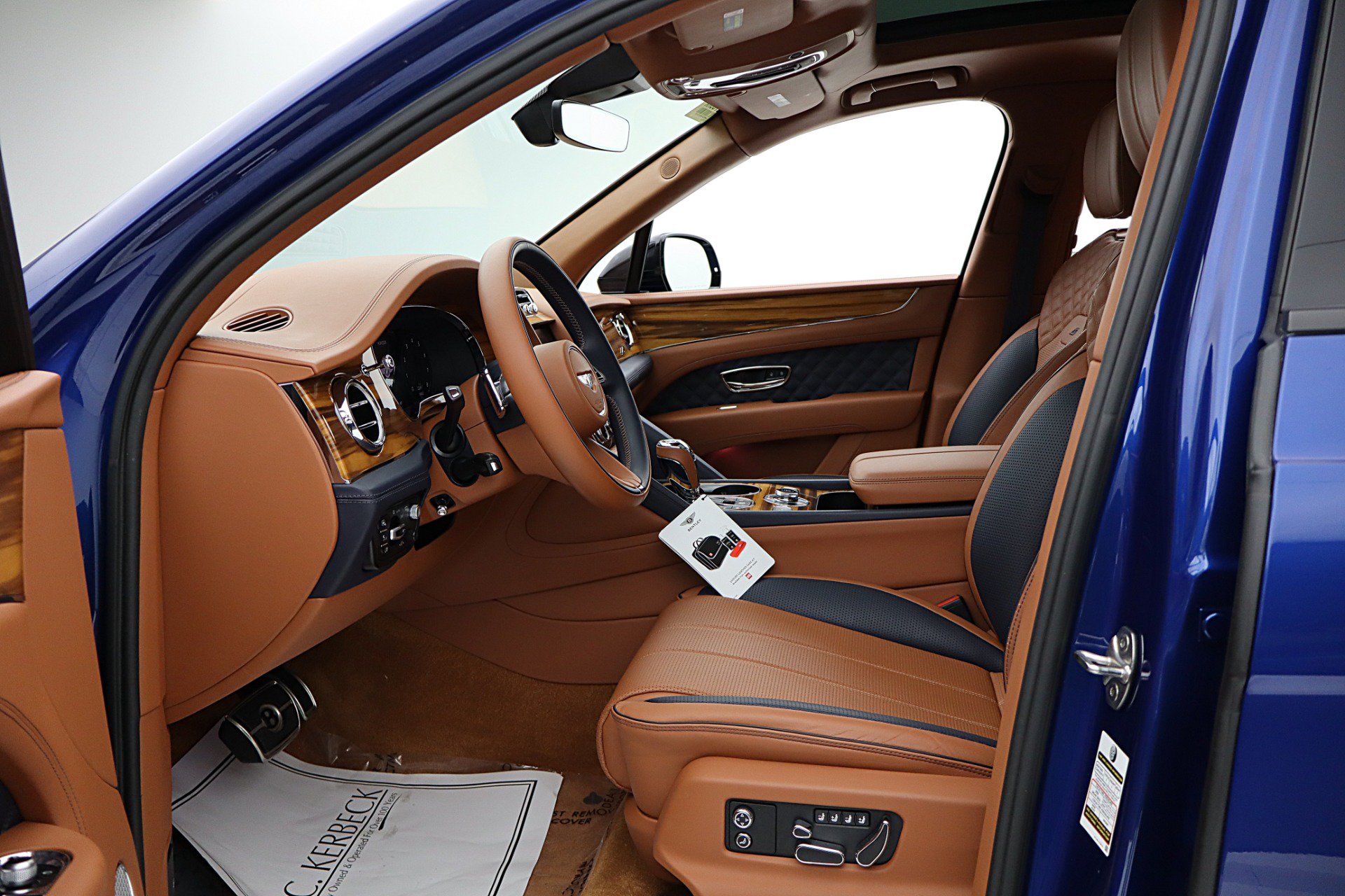 Certified 2022 Bentley Bentayga AWD/4WD image 39