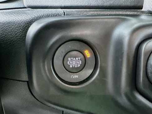 Used 2023 Jeep Wrangler Unlimited Sahara AWD/4WD image 17