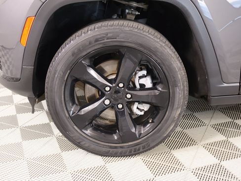 Used 2023 Jeep Grand Cherokee L Laredo AWD/4WD image 18