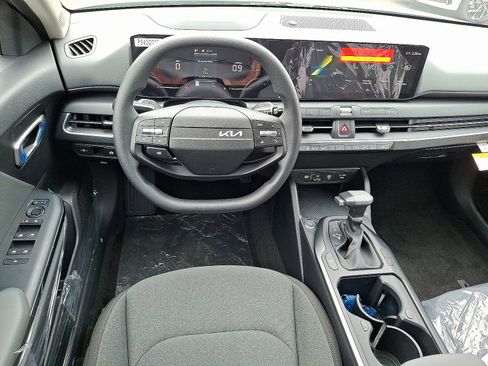 New 2025 Kia K4 LXS image 9