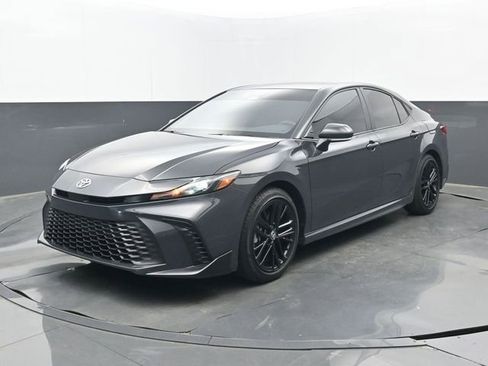 Used 2025 Toyota Camry SE image 8