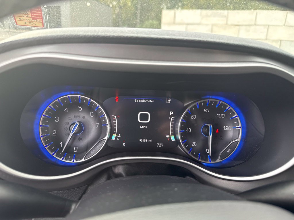 Used 2025 Chrysler Pacifica Select FWD image 10