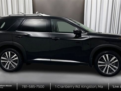 Certified 2022 Nissan Pathfinder Platinum w/ Cargo Package image 4