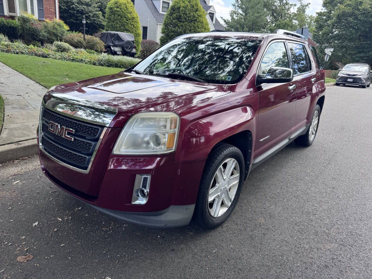 Used 2011 GMC Terrain SLT FWD image 1