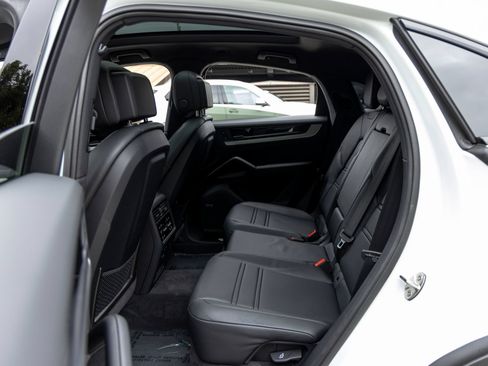 Certified 2026 Porsche Cayenne Coupe AWD/4WD image 46