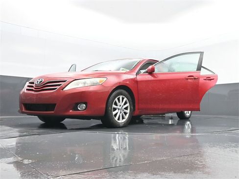 Used 2010 Toyota Camry XLE image 34