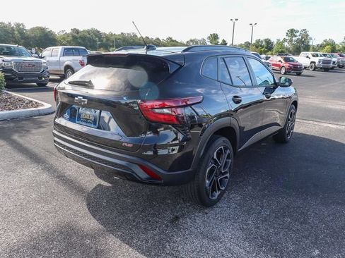 Used 2024 Chevrolet Trax RS w/ Sunroof Package FWD image 9