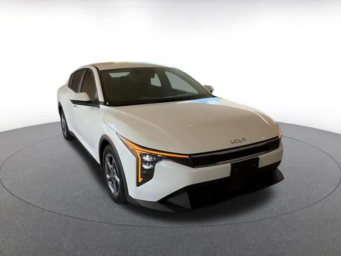 Used 2025 Kia K4 FWD image 3