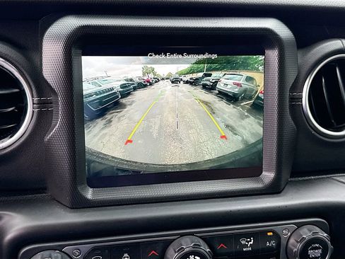 Used 2021 Jeep Wrangler Unlimited Sahara w/ Cold Weather Group AWD/4WD image 15