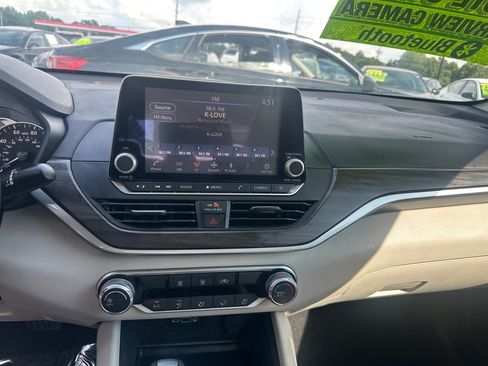 Used 2025 Nissan Altima 2.5 SV FWD image 15