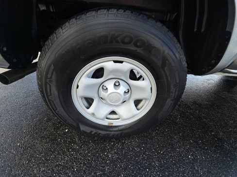Used 2023 Toyota Tacoma SR AWD/4WD image 10