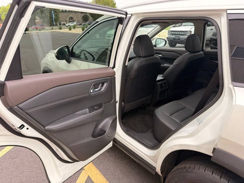 Used 2023 Nissan Rogue SL AWD/4WD image 11