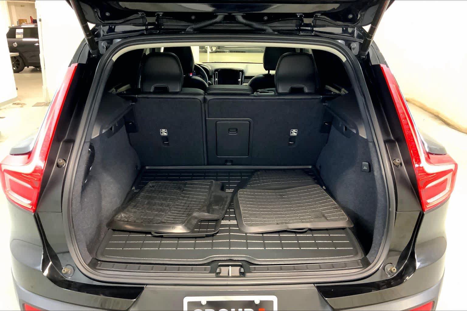Used 2023 Volvo XC40 B5 Plus w/ Protection Package Premier AWD/4WD image 9