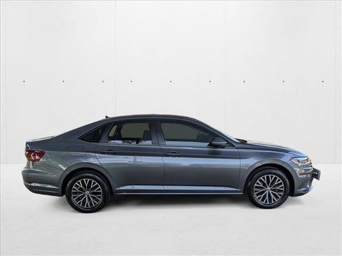 Used 2019 Volkswagen Jetta SE w/ Cold Weather Package image 4