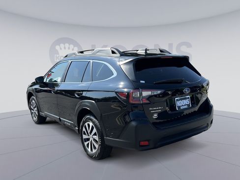 Used 2025 Subaru Outback Premium AWD/4WD image 4