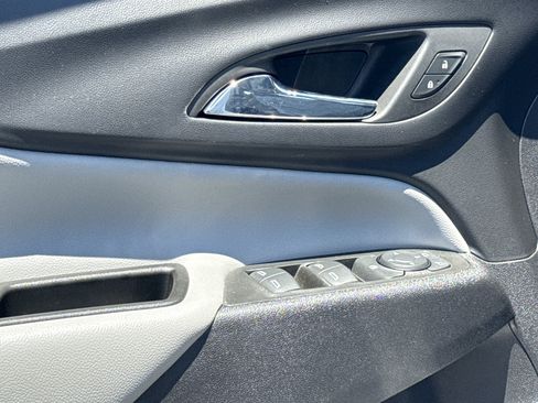 Used 2023 Chevrolet Equinox LS w/ Midnight Edition FWD image 15