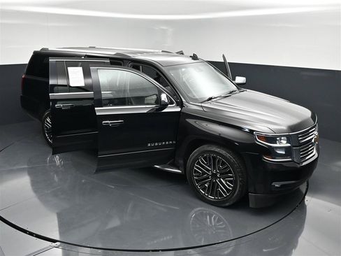 Used 2018 Chevrolet Suburban Premier AWD/4WD image 36