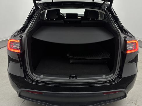 Used 2023 Tesla Model Y Long Range AWD/4WD image 32