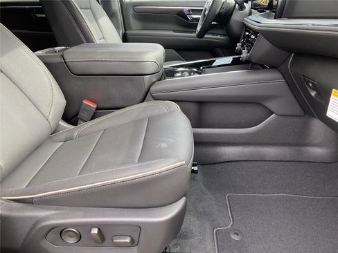 New 2026 Chevrolet Suburban Premier image 18