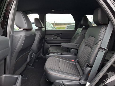 Used 2025 Nissan Pathfinder Rock Creek image 11