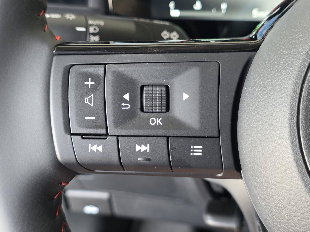New 2025 Nissan Kicks SR FWD image 25