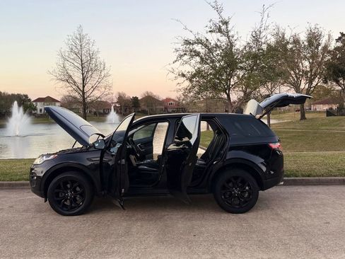 Used 2017 Land Rover Discovery Sport HSE image 16