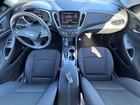 Used 2023 Chevrolet Malibu LT image 2