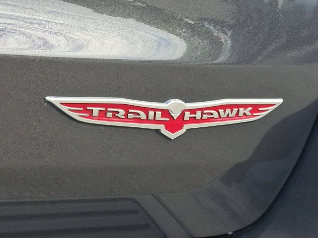 Used 2019 Jeep Grand Cherokee Trailhawk AWD/4WD image 30