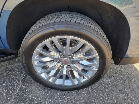 Used 2025 GMC Yukon Elevation w/ Elevation Premium Package image 9