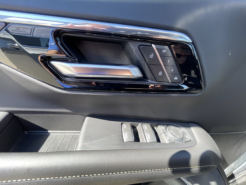 Certified 2025 Chevrolet Suburban Premier RWD image 22